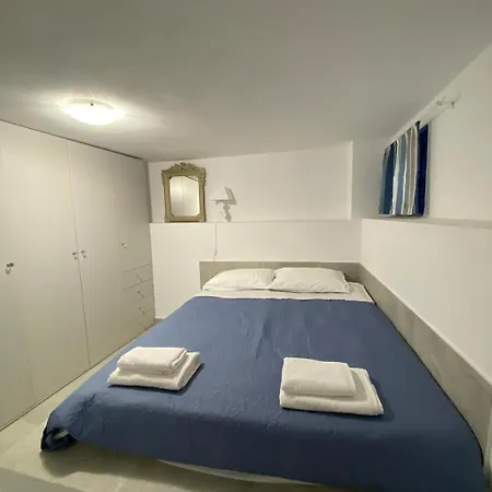 Antilio Chrisi Akti (Paros)